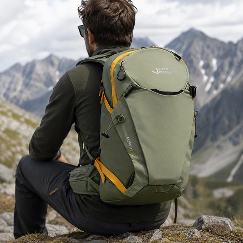 Black Crevice Aoraki 22L Wander und Bike Rucksack mit Regenhülle Olive