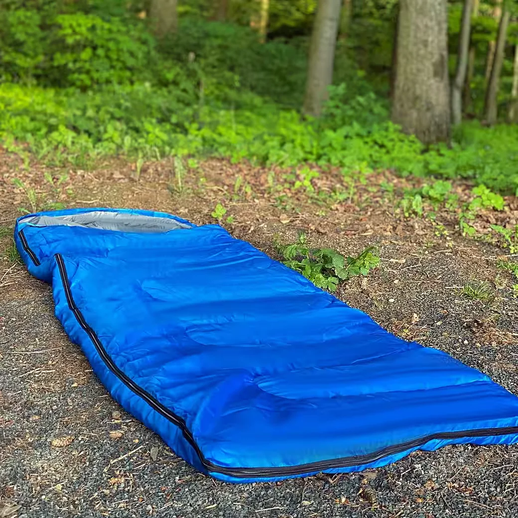 INTIRILIFE Schlafsack für Camping und Outdoor leicht und warm